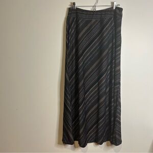 North Style Elegant Black and Gray Striped Skirt Size Med